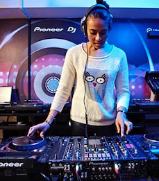 Club Dj Girl Student